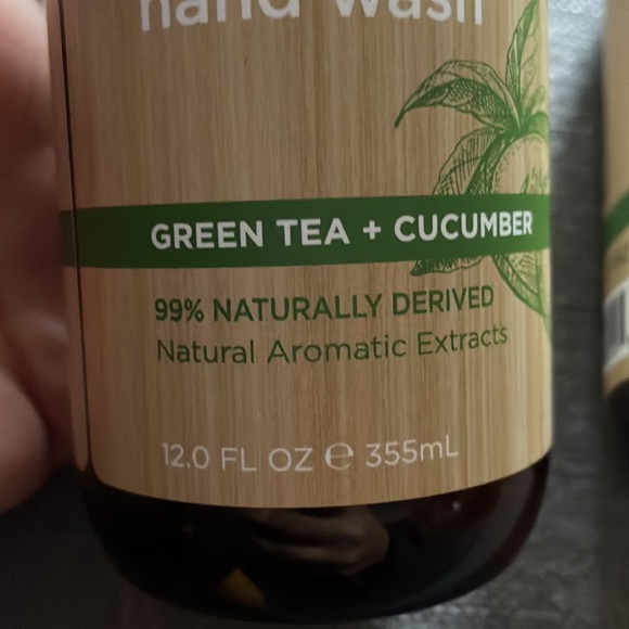 Own Moisturizing Hand Wash 99% Naturally Derived extracts Green Tea + Cu… - Picture 2 of 5